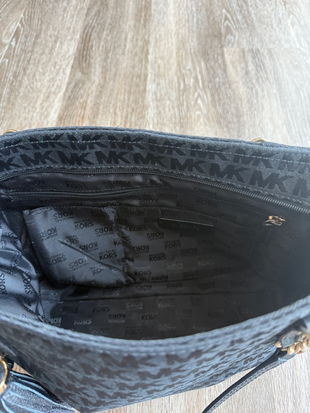 Michael Kors Black Jet Set Tote - Picture 5 of 7